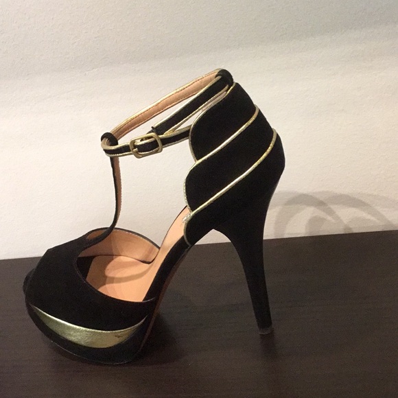 Shoes - Picture 4 of 6